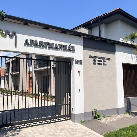 Varkapu Apartmanok 2 Gyula Εξωτερικό φωτογραφία